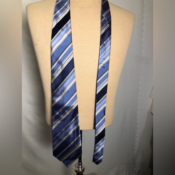 Mens Two Tone Blue Tie. Like New. Single Mom Breast Cancer Fundraiser. - Picture 1 of 3